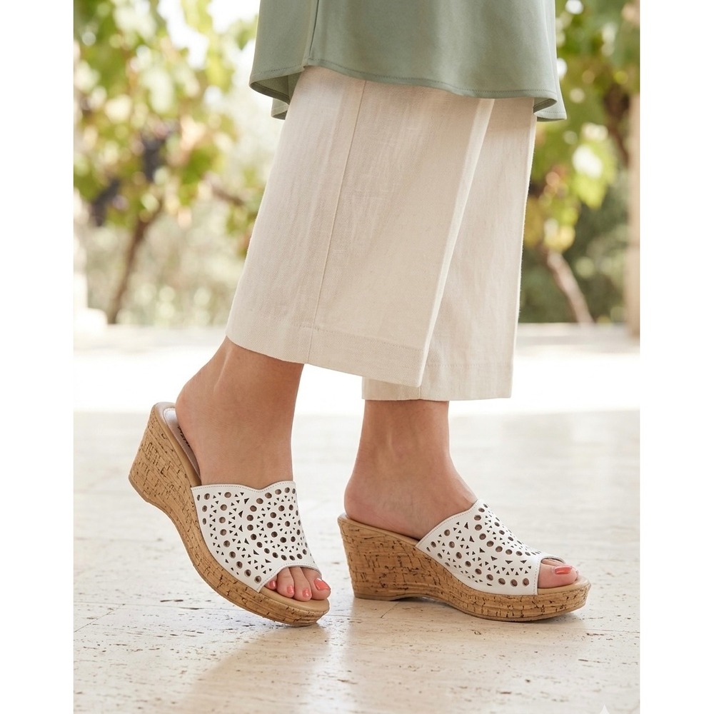 Spring Step White Leather Laser Cut Wedge Sandals Size 39 Made in Italy